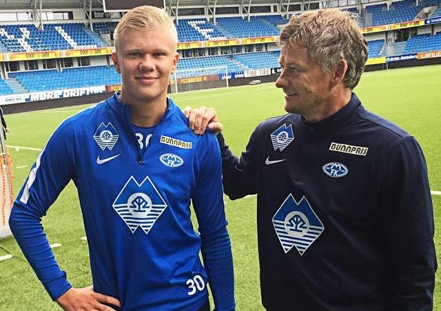 明年征战中超？黄希扬：没考虑那么多，得跟铜梁龙进一步沟通（黄希扬谈明年是否征战中超：暂未多想，仍需与铜梁龙进一步沟通）