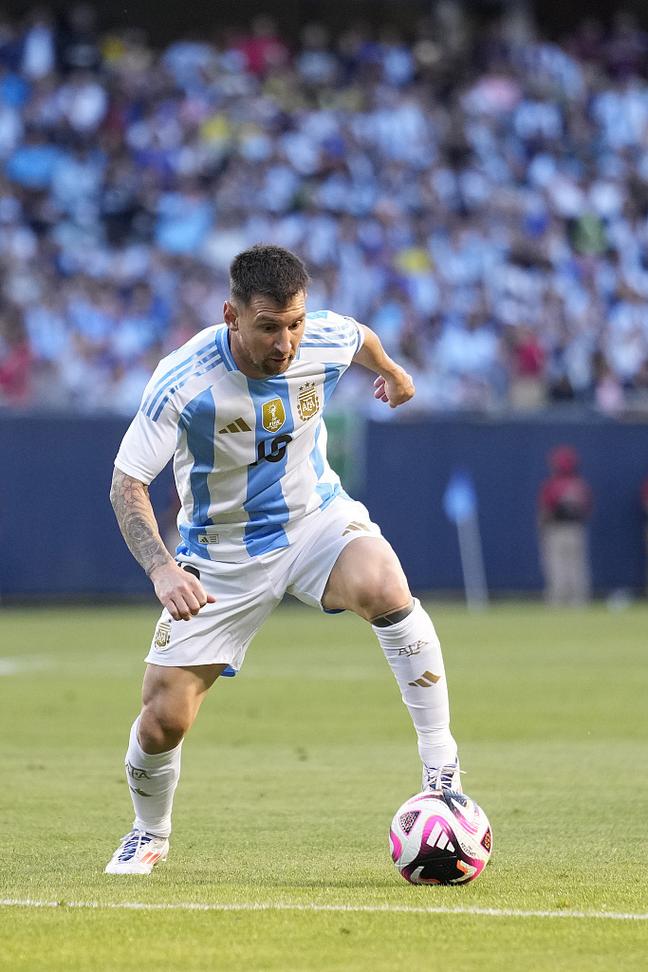 明年征战中超？黄希扬：没考虑那么多，得跟铜梁龙进一步沟通（谈明年征战中超，黄希扬：尚未多想，仍需与铜梁龙进一步沟通）