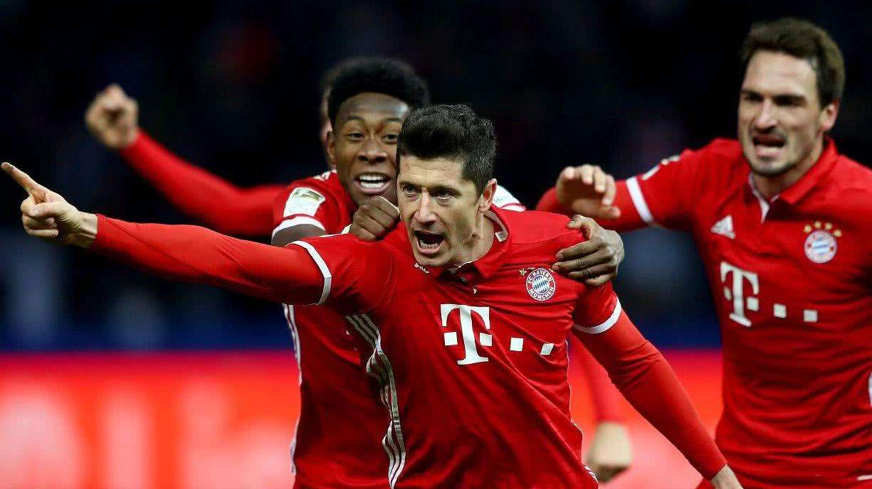 欧冠半场：克瑙夫打破僵局，法兰克福1-0巴塞罗那（欧冠半场战报：克瑙夫先拔头筹，法兰克福暂1-0领先巴塞罗那）