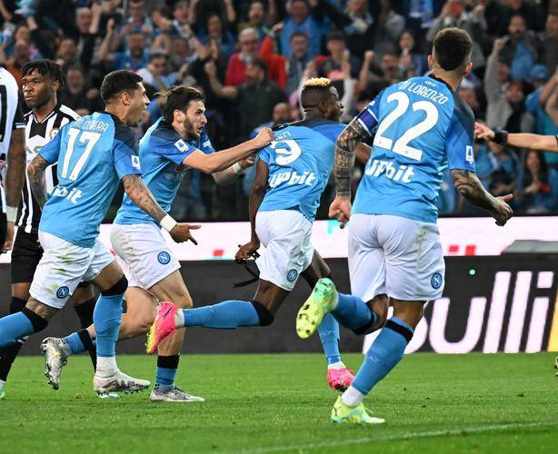 利物浦欧冠小组／联赛阶段主场13连胜，近25场只输1场（利物浦欧冠小组赛与联赛主场豪取13连胜，近25战仅负一场）