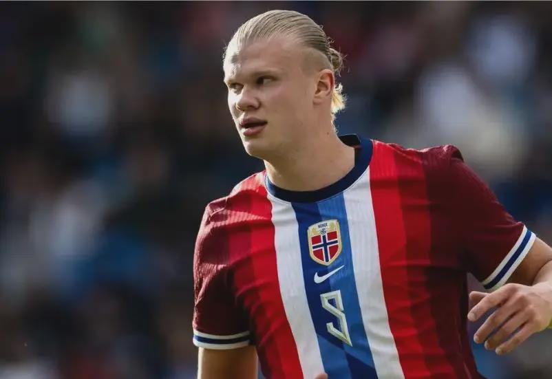 从前的对手再度相遇，博格巴与萨内欧冠相遇赛后寒暄（旧敌重逢：博格巴与萨内欧冠赛后握手致意）