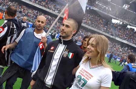 黄潜主帅：亚马尔成熟的像30岁球员，对阵巴萨需全力以赴（比利亚雷亚尔主帅：亚马尔老成如30岁老将，战巴萨须全力以赴）