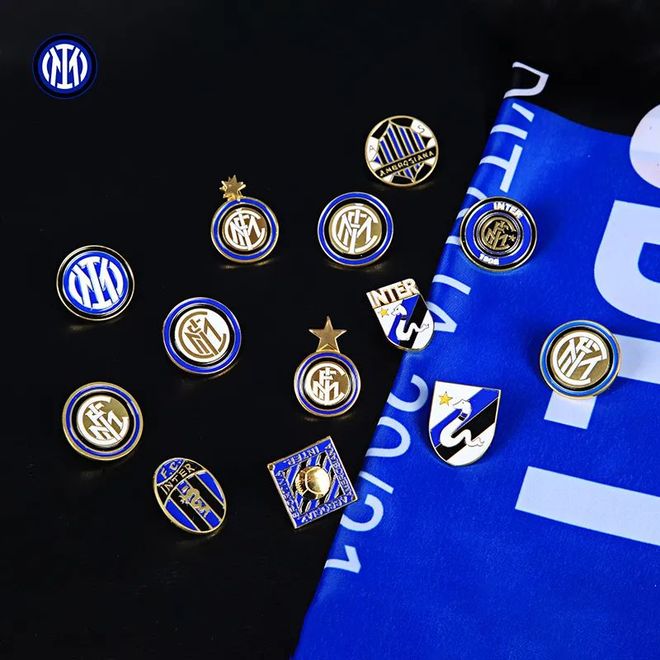 TA：皇马寻求引进后卫和中场；他们愿听取对罗德里戈的报价（TA：皇马欲补强后卫与中场，罗德里戈报价可谈）