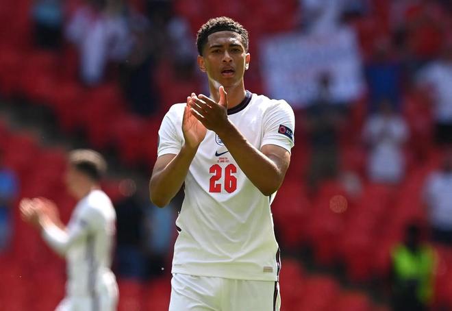 状态全无！浓眉半场4中0贡献0分3板2助，罚球2中0（手感冰冷！浓眉半场4投全失仅0分3板2助，两罚全失）