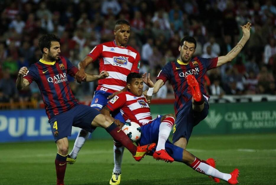 凯利这个被动，连着几次找霍伊伦最后还是没找到，（凯利过于被动，屡次寻霍伊伦仍无果）