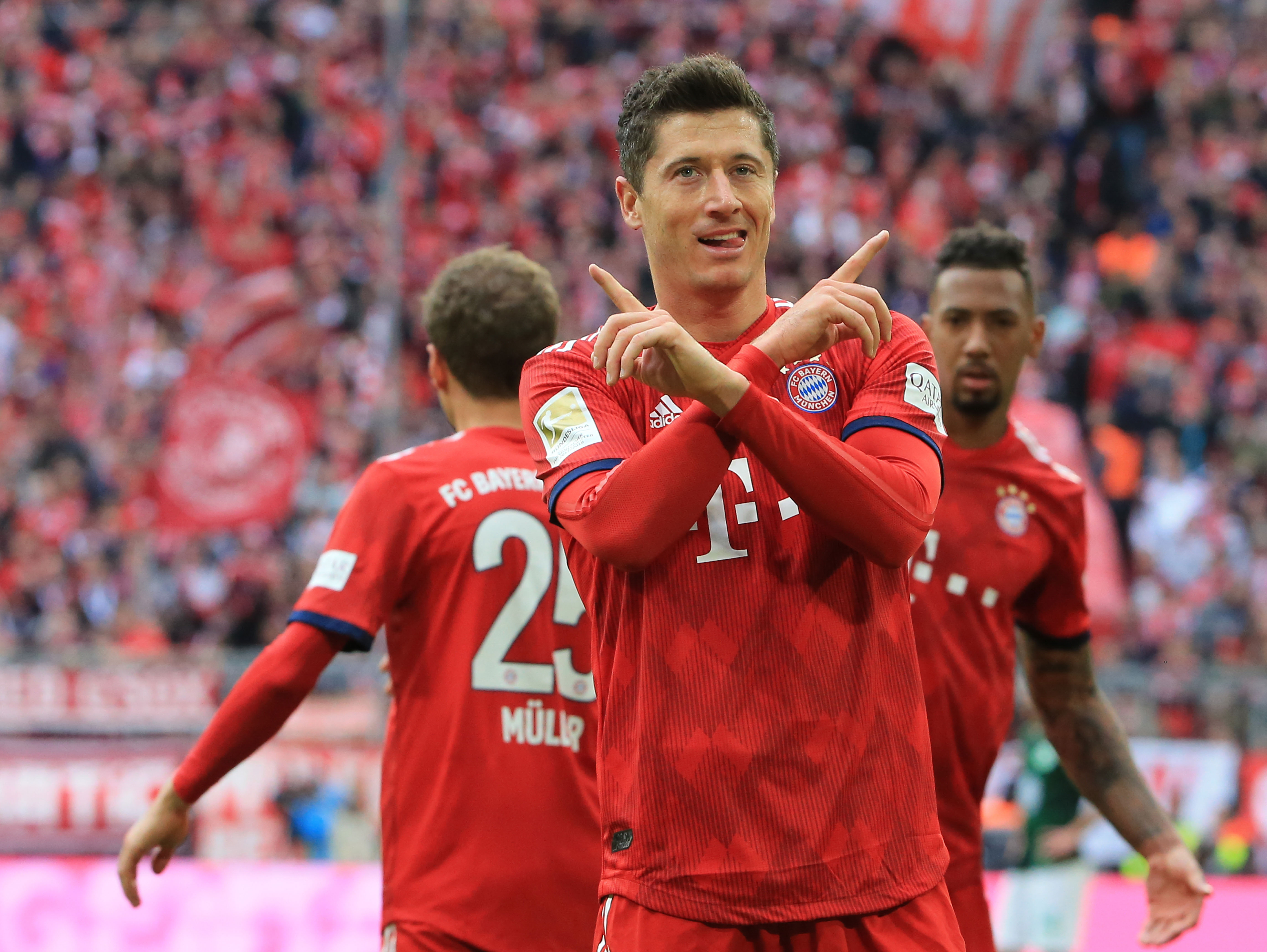 多特蒙德球迷挂横幅，反对海外比赛并攻击西甲高层（多特蒙德球迷打出横幅，抗议海外办赛并抨击西甲管理层）