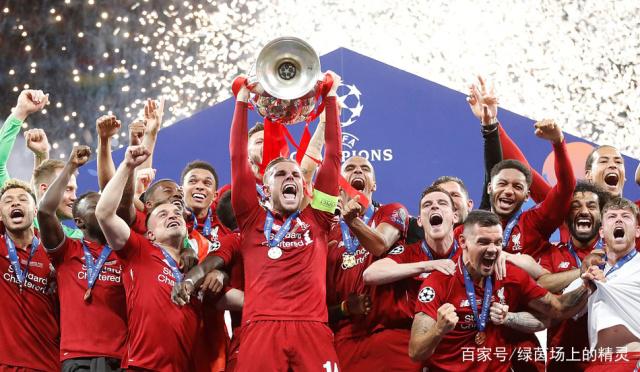 传记作者：莱万年少时常因身材自卑；他与渣叔的关系起初不好（传记作者称：莱万少年常为身材自卑，初期与克洛普关系紧张）