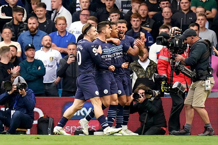 尼克斯晋级半决赛后，每位球员都能获得103000美元的奖金（尼克斯打进半决赛，队内每人奖金10.3万美元）