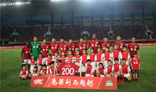 官方：浦项铁人与36岁老将中场奇诚庸续约一年（浦项铁人官宣：36岁中场老将奇诚庸续约一年）