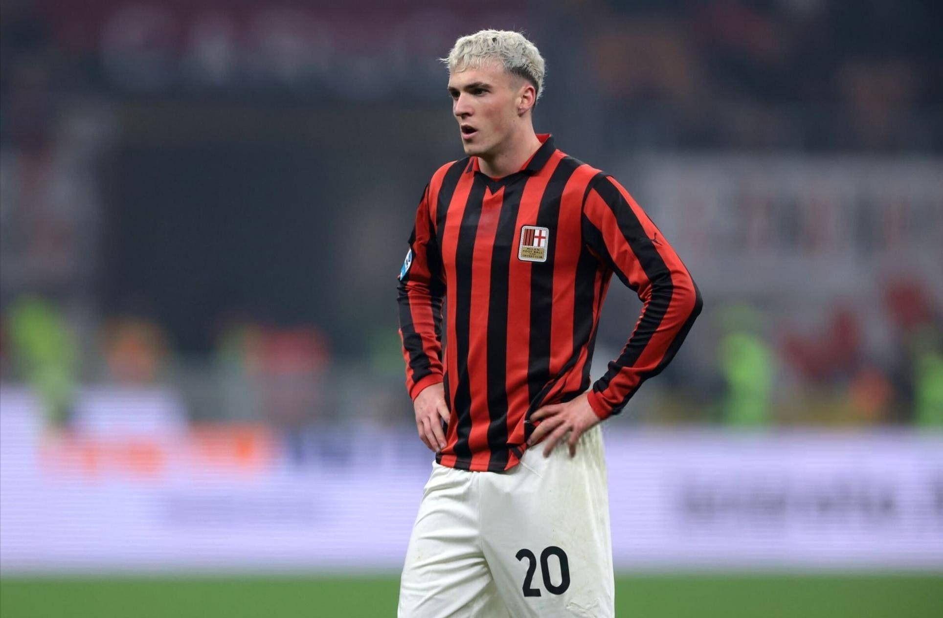 官方：洛萨诺遭遇肌肉过劳，缺席对阵巴拉圭的友谊赛（官宣：洛萨诺因肌肉疲劳无缘与巴拉圭的热身赛）