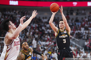 德天空：阿兹努世俱杯训练表现和态度不佳，让孔帕尼感到失望（德国天空体育：阿兹努在世俱杯训练中的态度与表现欠佳，令孔帕尼失望）