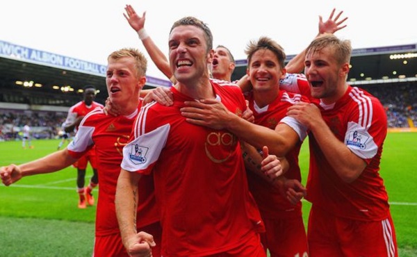 麦克阿瑟FCvs大埔亚冠赛前为香港大埔火灾遇难者...（亚冠赛前，麦克阿瑟FC对阵大埔，为香港大埔火灾遇难者致哀）