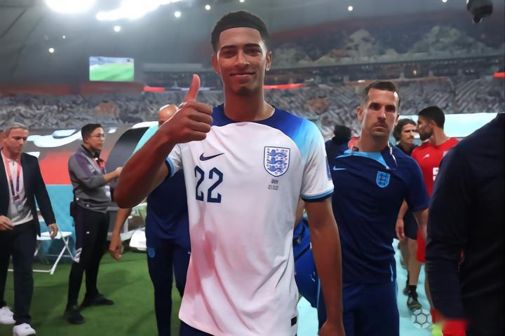 恩佐vs伯恩利全场数据：射门2次进1球，关键传球3次（恩佐对阵伯恩利全场表现：2次射门打进1球，送出3次关键传球）